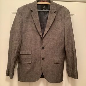 H&M Men’s linen suit.